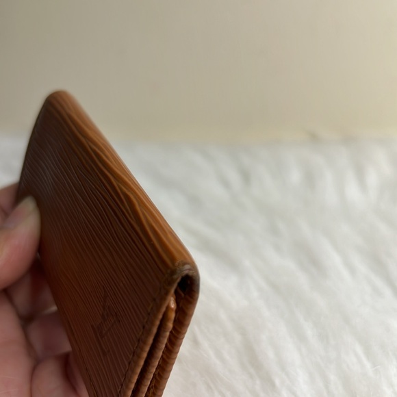 Louis Vuitton Epi Brown color 4 key case - Picture 10 of 12